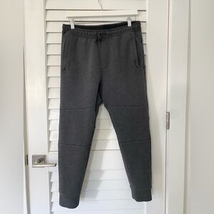 Men’s AE 24/7 Jogger in Charcoal Heather Gray. Size M.